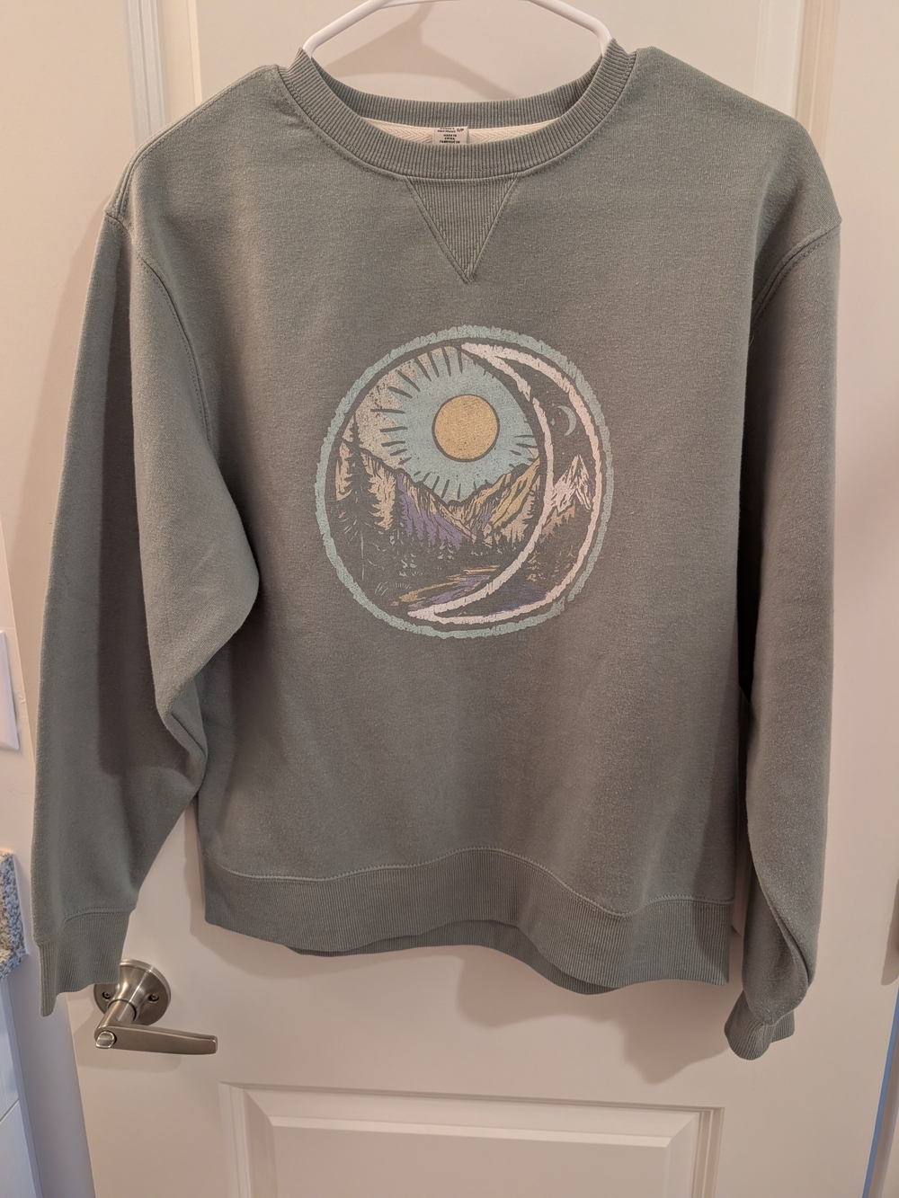 Women's Sage Green Eddie Bauer Sweatshirt with Mountain Graphic
